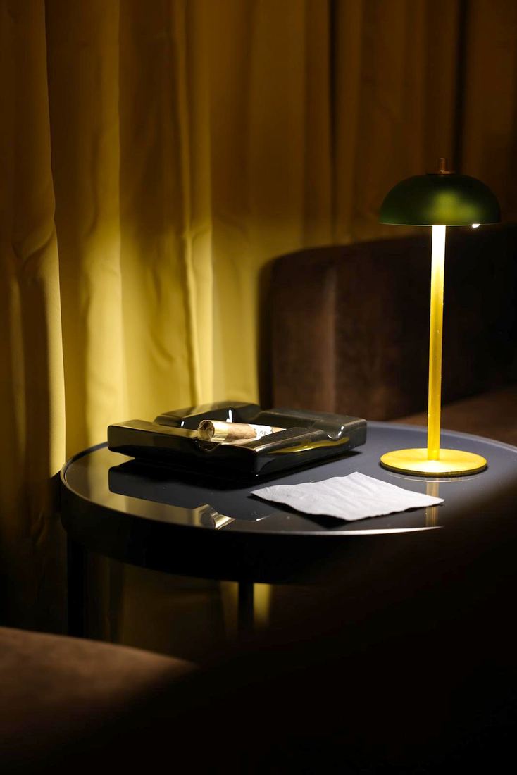 El salon de Pegadizo Cigar Lounge en Fajardo