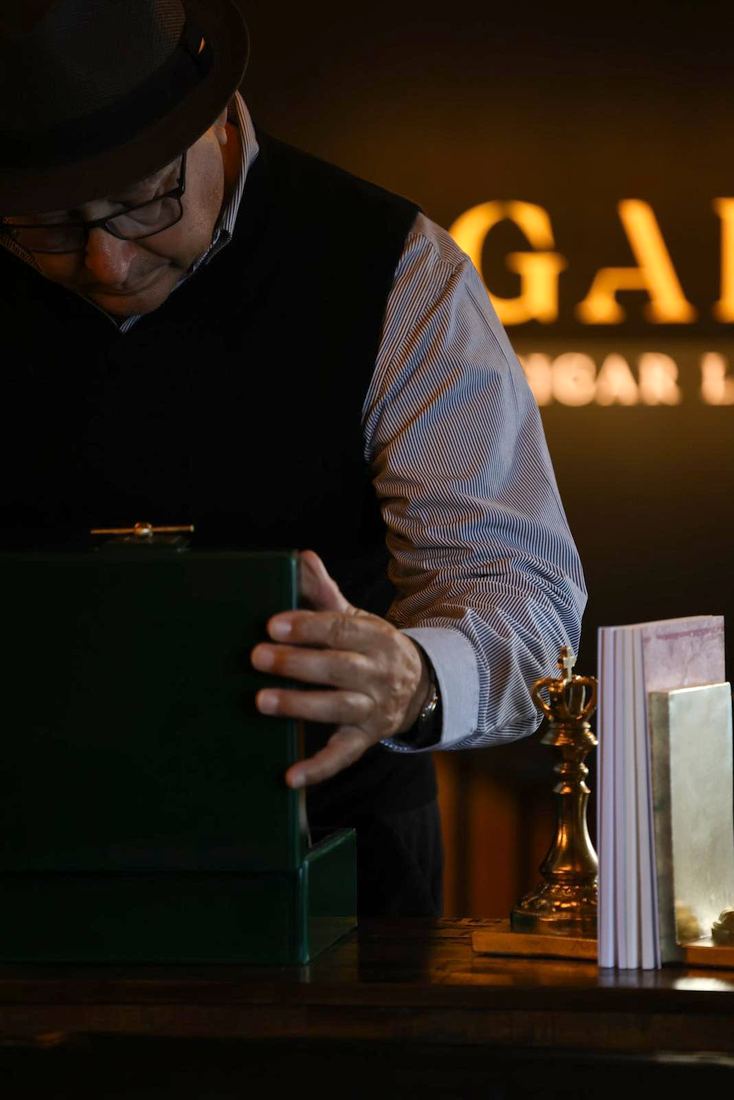 El salon de Pegadizo Cigar Lounge en Fajardo