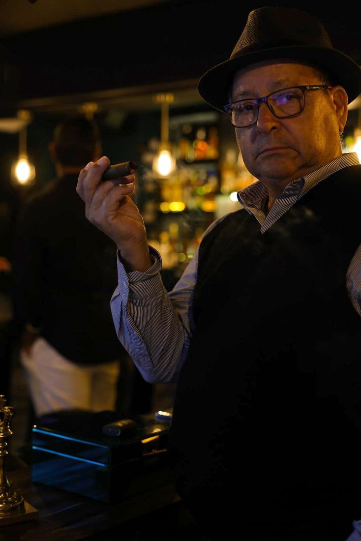 El salon de Pegadizo Cigar Lounge en Fajardo