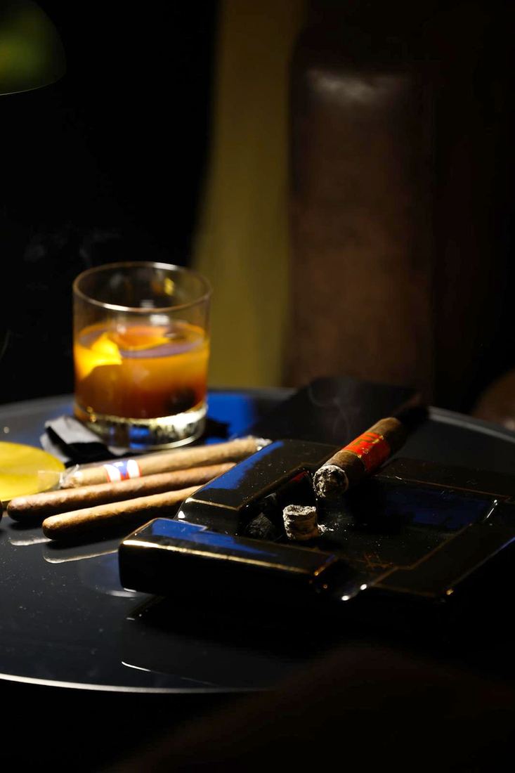 El salon de Pegadizo Cigar Lounge en Fajardo