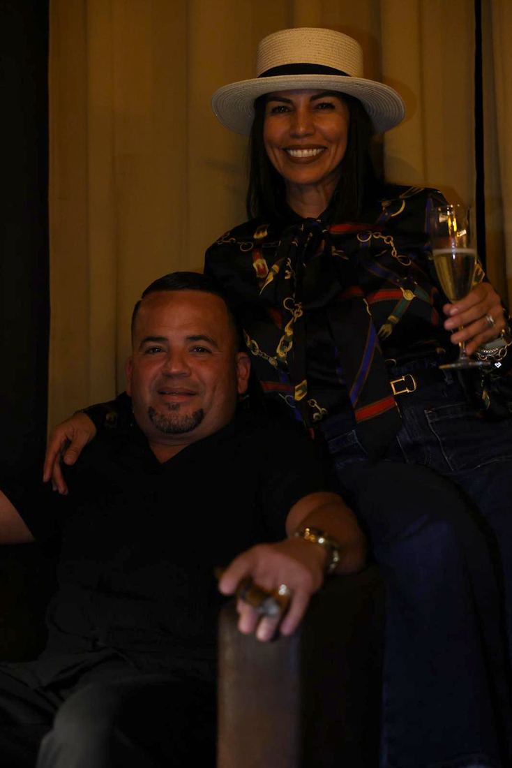 El salon de Pegadizo Cigar Lounge en Fajardo