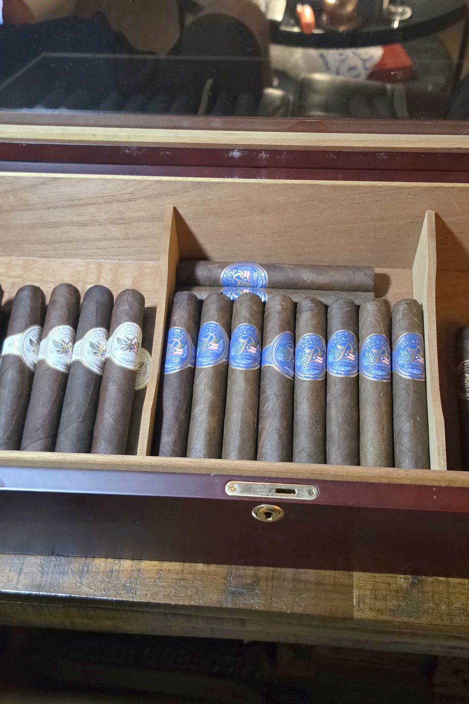 Cigarros de la casa Pegadizo en su humidor